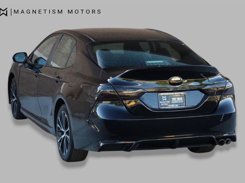Used 2018 Toyota Camry SE image 9