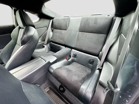 Used 2025 Toyota GR86 Premium w/ Performance Package image 19