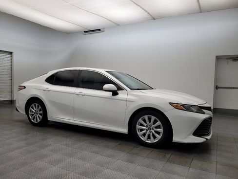 Used 2019 Toyota Camry LE w/ Carpet Mat Package image 11