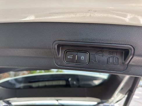 Used 2020 Ford Explorer Limited RWD image 18
