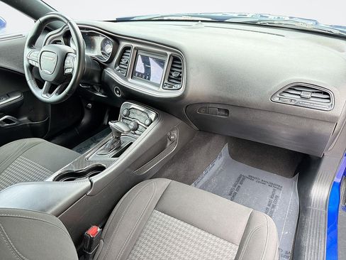 Used 2019 Dodge Challenger SXT w/ Driver Convenience Group RWD image 27