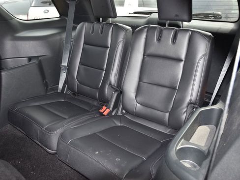 Used 2019 Ford Explorer XLT w/ Equipment Group 202A AWD/4WD image 12