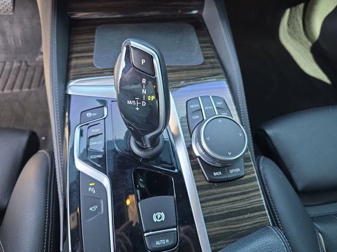 Used 2020 BMW 530i w/ Premium Package RWD image 21