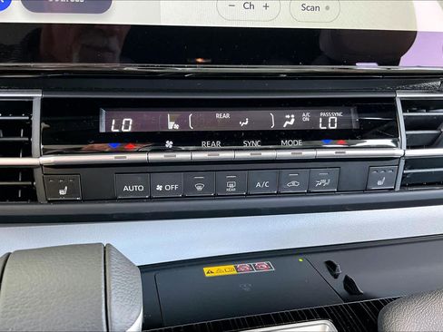 Used 2025 Toyota Sienna XSE image 31