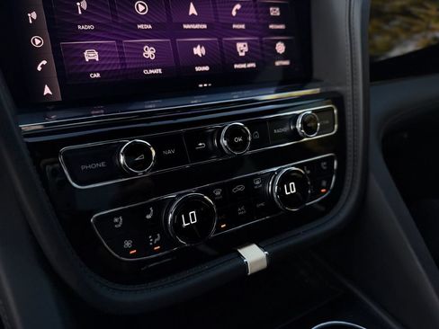 Used 2021 Bentley Bentayga Speed AWD/4WD image 42