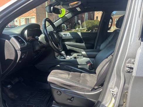 Used 2019 Jeep Grand Cherokee Altitude AWD/4WD image 11