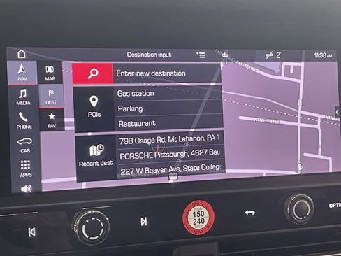 Certified 2024 Porsche Macan AWD/4WD image 28