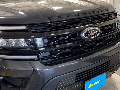 Used 2023 Ford Expedition Limited AWD/4WD image 32