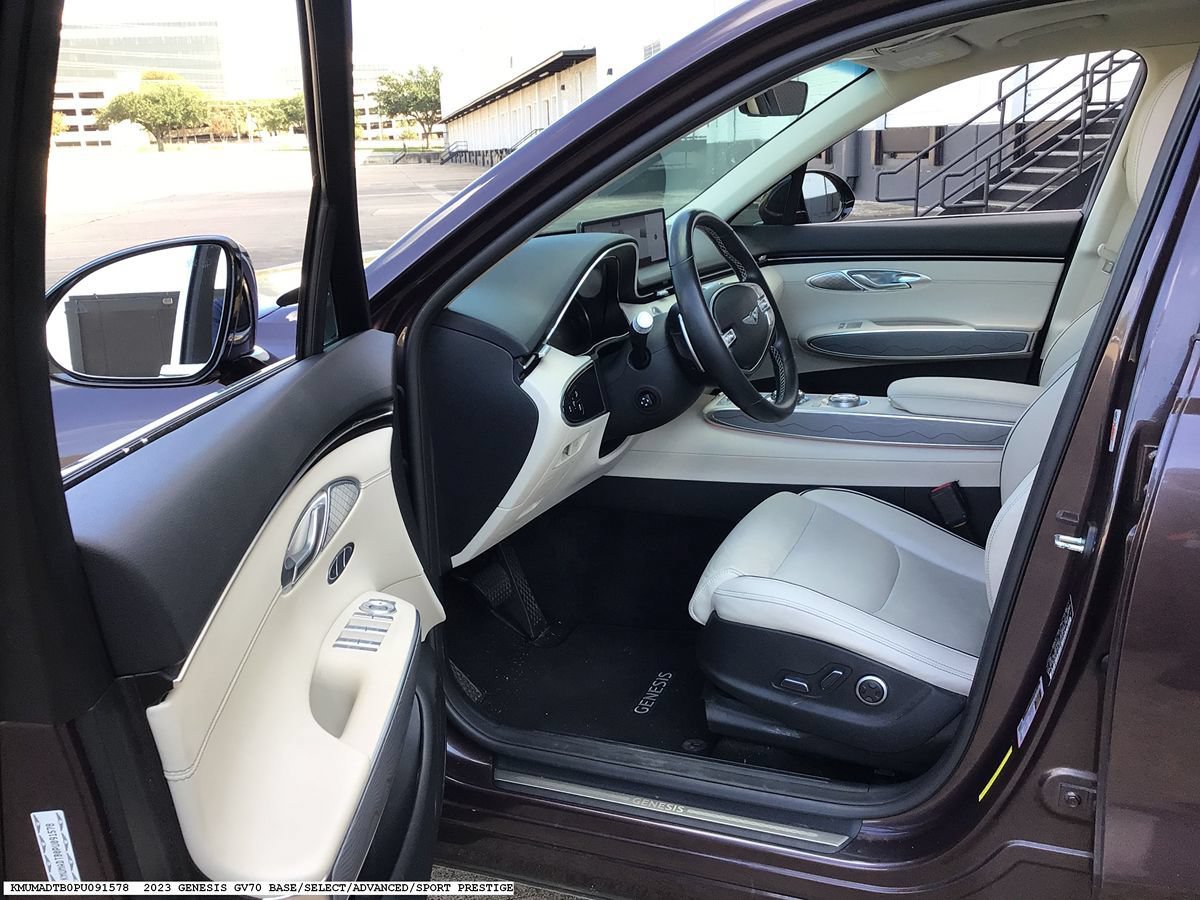 Used 2023 Genesis GV70 2.5T w/ Advanced Package AWD/4WD image 8