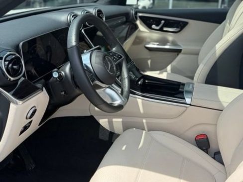 Used 2025 Mercedes-Benz GLC 300 image 7