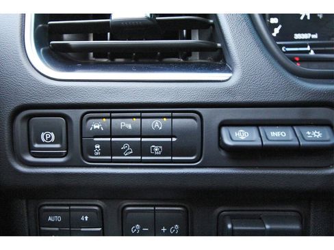 Used 2024 GMC Yukon AT4 w/ Technology Package image 18