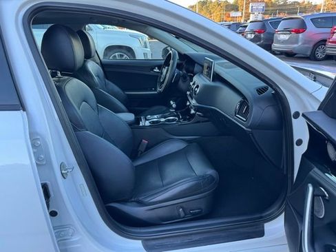 Used 2018 Kia Stinger Premium image 9