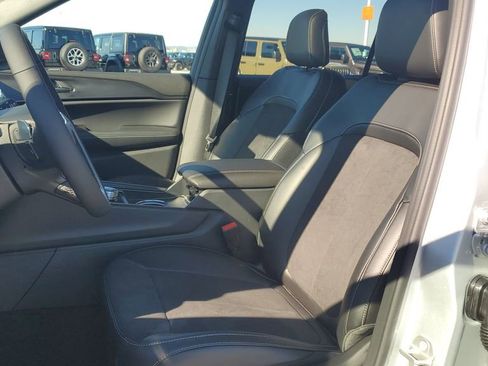 New 2025 Jeep Grand Cherokee L Altitude image 19