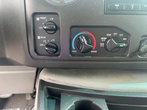 Used 2010 Ford E-350 and Econoline 350 XLT image 39