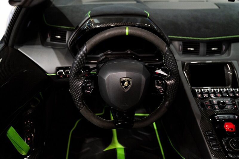 Used 2020 Lamborghini Aventador SVJ AWD/4WD image 9