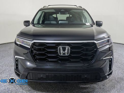 Used 2024 Honda Pilot Touring image 2