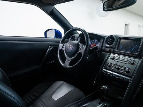 Used 2014 Nissan GT-R Premium AWD/4WD image 9