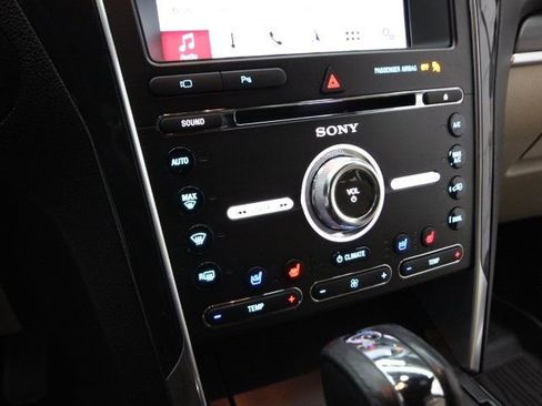 Used 2017 Ford Explorer Limited image 22