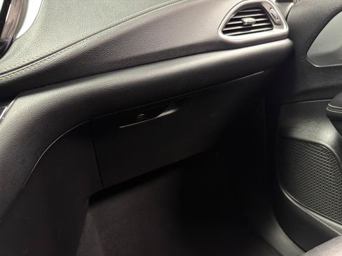 Used 2021 Chrysler Pacifica Touring-L w/ S Appearance Package FWD image 23