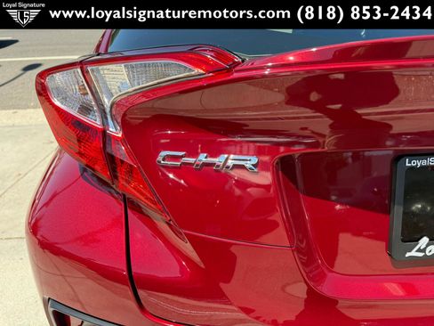 Used 2018 Toyota C-HR XLE FWD image 10