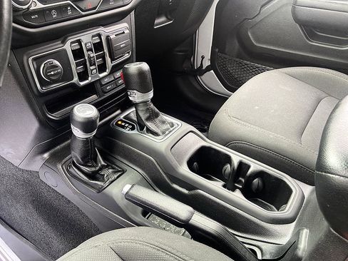 Used 2022 Jeep Wrangler Unlimited Sport AWD/4WD image 15