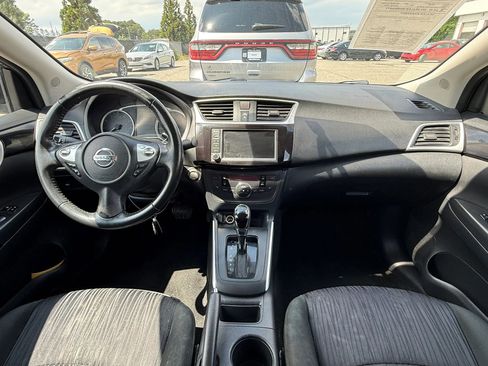 Used 2019 Nissan Sentra SV FWD image 3