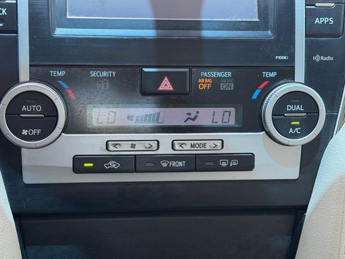Used 2012 Toyota Camry XLE w/ Leather Pkg FWD image 23