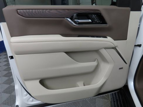 Used 2025 GMC Yukon Denali image 69