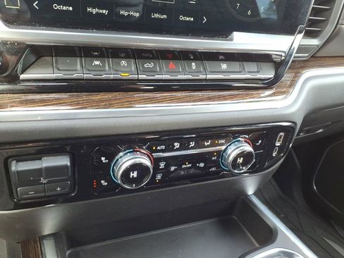 Used 2022 GMC Sierra 1500 Elevation w/ Preferred Package image 19