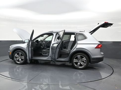 Used 2021 Volkswagen Tiguan SEL FWD image 30