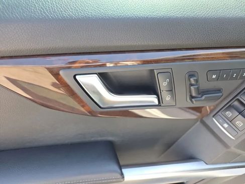 Used 2015 Mercedes-Benz GLK 350 2WD w/ Premium 1 Package image 44