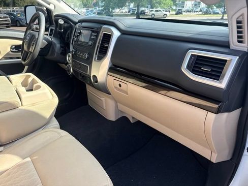 Used 2018 Nissan Titan SV AWD/4WD image 23