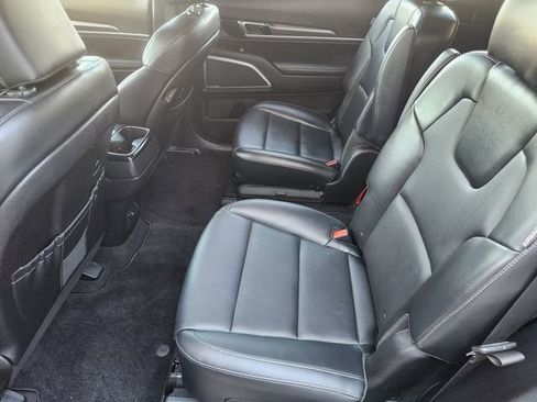 Used 2024 Kia Telluride S image 28