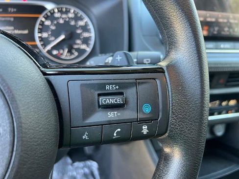 Used 2023 Nissan Rogue SV image 14