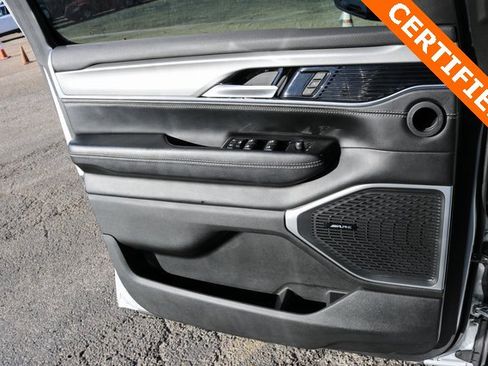 Used 2024 Jeep Wagoneer L Series II w/ Convenience Group I image 10