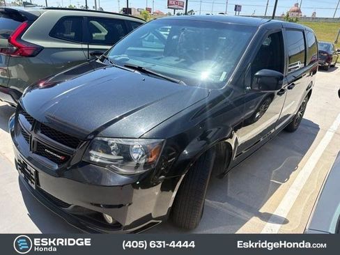 Used 2018 Dodge Grand Caravan GT FWD image 2