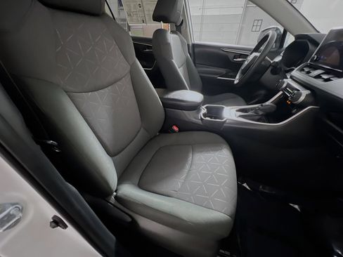 Used 2024 Toyota RAV4 XLE image 31