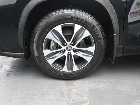 Used 2023 Toyota Highlander XLE image 12