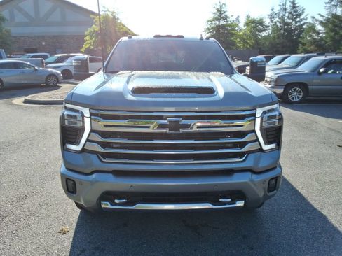 Used 2026 Chevrolet Silverado 2500 High Country w/ High Country Premium Package AWD/4WD image 2
