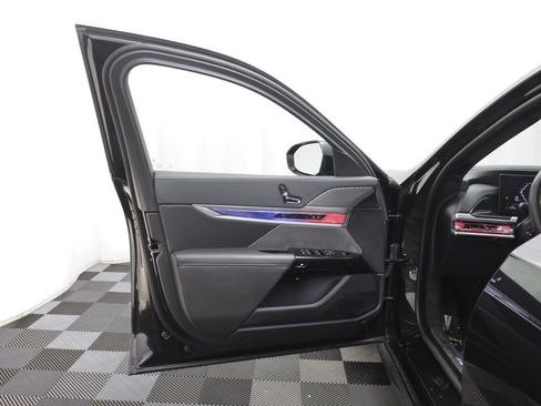 Used 2026 BMW 750e xDrive w/ Premium Package AWD/4WD image 4