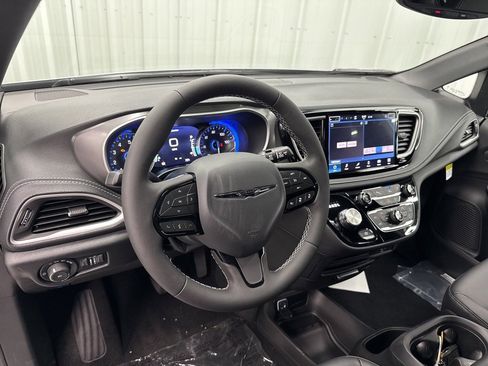 New 2026 Chrysler Pacifica Select image 20
