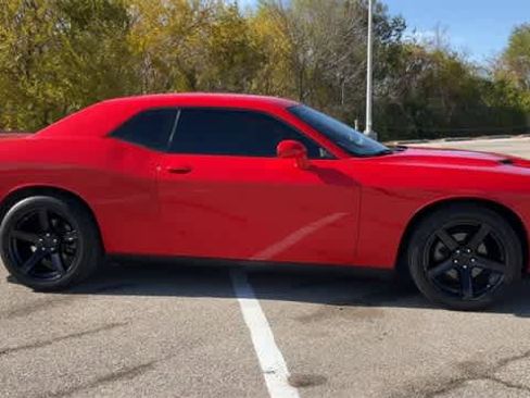 Used 2022 Dodge Challenger SXT image 9