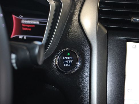 Used 2020 Ford Fusion SE FWD image 17
