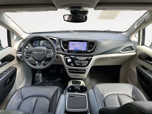 Used 2024 Chrysler Pacifica Limited FWD image 10