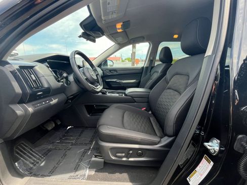 Used 2025 Nissan Pathfinder SV AWD/4WD image 28