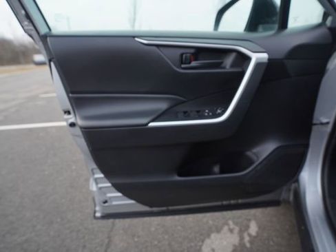 Used 2022 Toyota RAV4 LE image 13