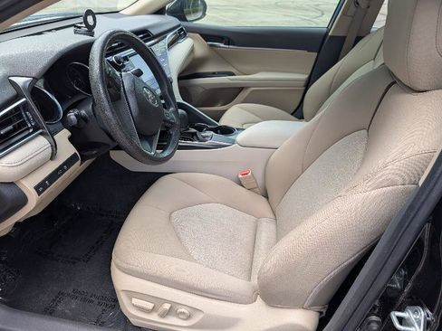 Used 2018 Toyota Camry LE FWD image 17