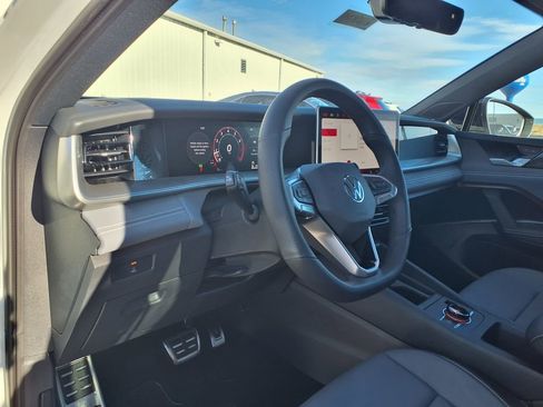 Used 2026 Volkswagen Tiguan SE R-Line AWD/4WD image 11