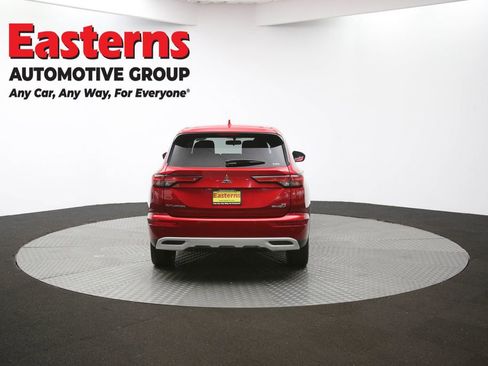 Used 2023 Mitsubishi Outlander SE image 36