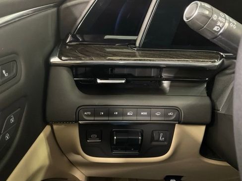 Certified 2023 Cadillac Escalade Premium Luxury w/ Performance Package image 23